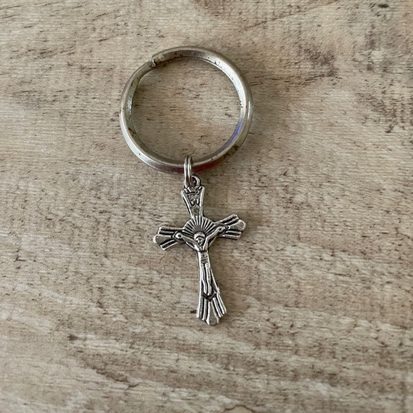 ✝️🌹New Crucifix Key Chain Ring ~ FREE as add-on!🌟 - Picture 2 of 3